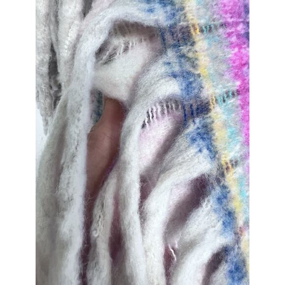 New Free People Throw Blanket 60”x50” Ultra Soft Fuzzy Cottage Boho Cozy Fringe - Picture 8 of 9